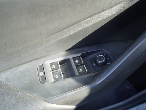 Used 2021 Volkswagen Jetta SE FWD image 13