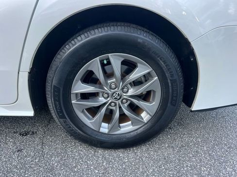 Used 2021 Toyota Sienna XLE image 38