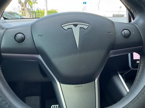 Used 2021 Tesla Model Y Long Range AWD/4WD image 11