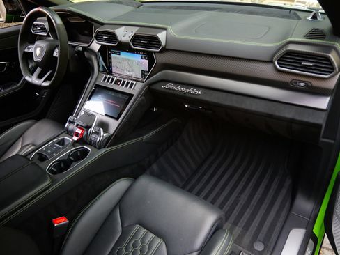 Used 2023 Lamborghini Urus Performante AWD/4WD image 41