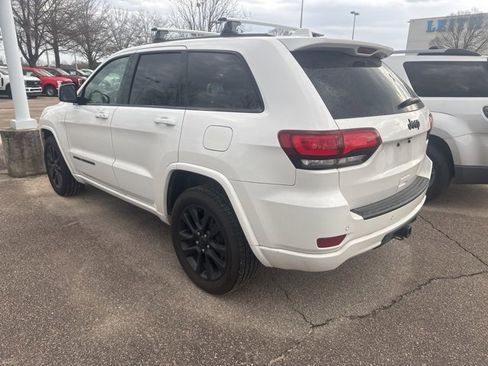 Used 2019 Jeep Grand Cherokee Altitude image 11