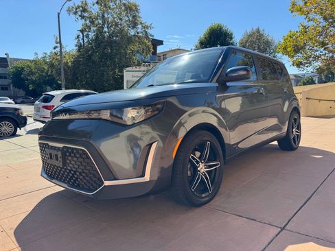 Used 2023 Kia Soul LX FWD image 3
