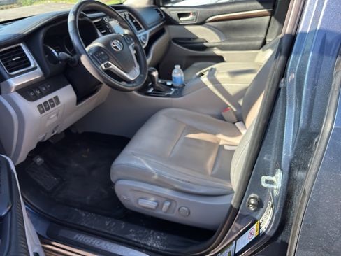 Used 2015 Toyota Highlander Limited Platinum image 11