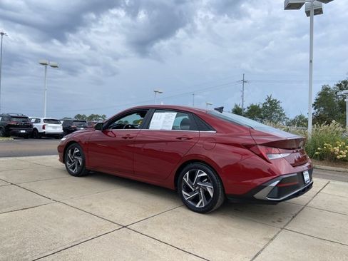 Used 2025 Hyundai Elantra Limited FWD image 8