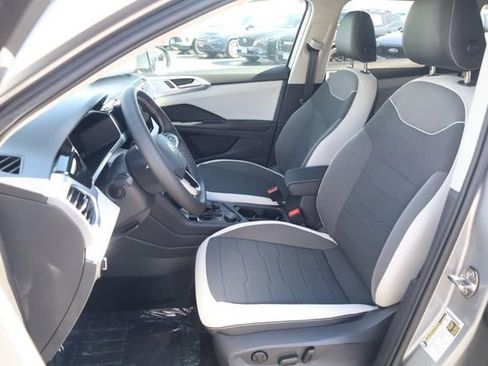 New 2026 Volkswagen Taos SE image 18