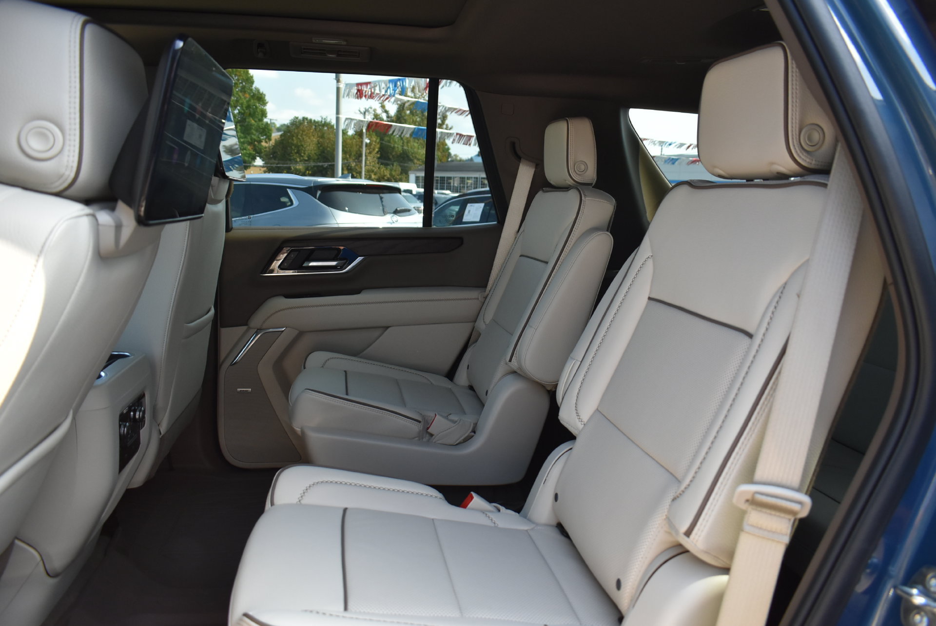 Used 2026 GMC Yukon Denali w/ Denali Reserve Package AWD/4WD image 17