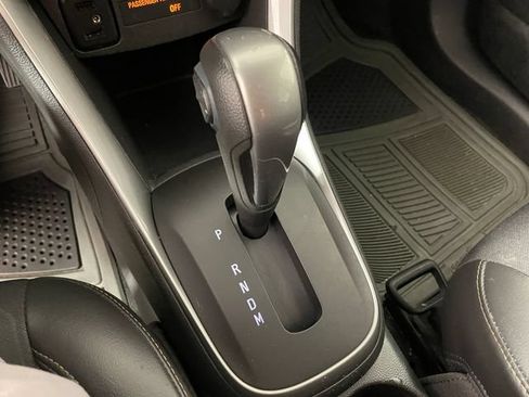 Used 2019 Chevrolet Trax LT w/ LT Convenience Package AWD/4WD image 9