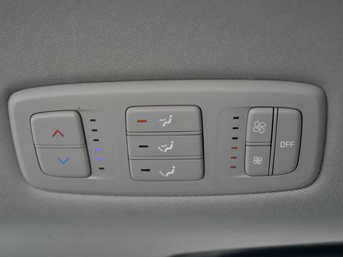 Used 2024 Kia Carnival LX FWD image 39