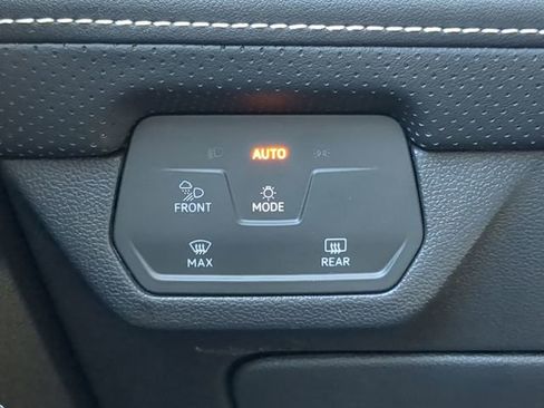 Certified 2024 Volkswagen Atlas SE image 28