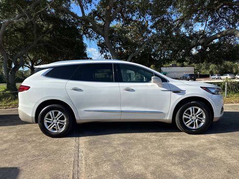 Used 2019 Buick Enclave Essence FWD image 2