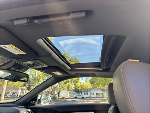 Used 2018 Honda Civic Touring image 10