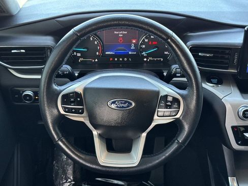 Certified 2022 Ford Explorer XLT w/ Equipment Group 202A image 9