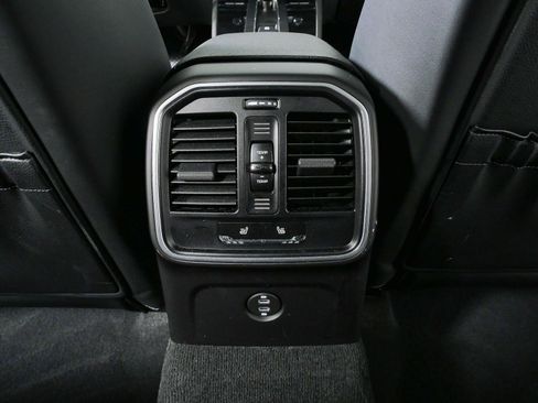 Used 2022 Porsche Macan AWD/4WD image 21