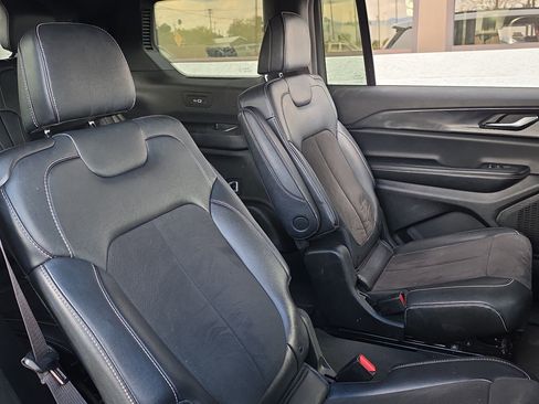 Used 2023 Jeep Grand Cherokee L Altitude image 27