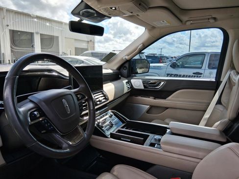 Used 2024 Lincoln Navigator Reserve AWD/4WD image 6