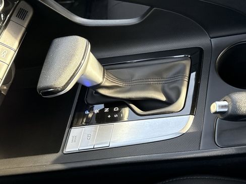Certified 2024 Hyundai Elantra SEL FWD image 22