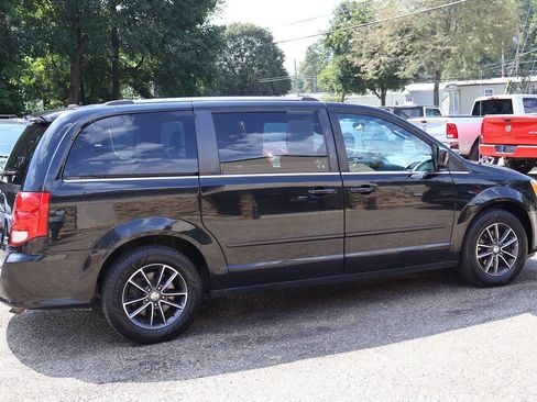 Used 2017 Dodge Grand Caravan SXT FWD image 9