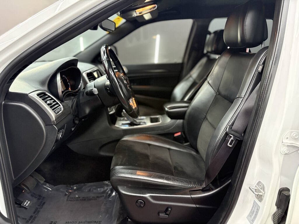 Used 2018 Jeep Grand Cherokee Altitude AWD/4WD image 9