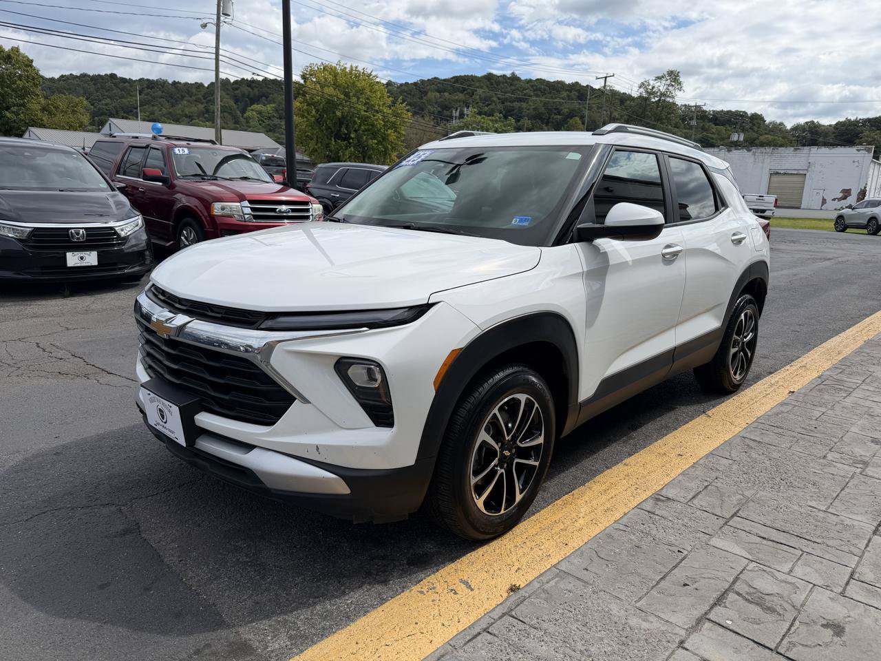 Used 2025 Chevrolet TrailBlazer LT AWD/4WD image 4