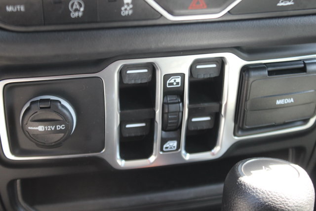 Used 2025 Jeep Wrangler Unlimited Sahara AWD/4WD image 10