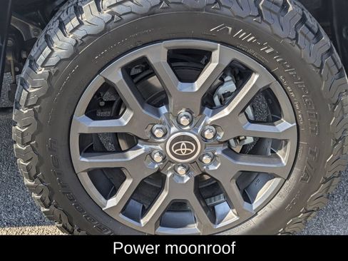 Used 2022 Toyota Tundra Platinum w/ Advanced Package AWD/4WD image 12