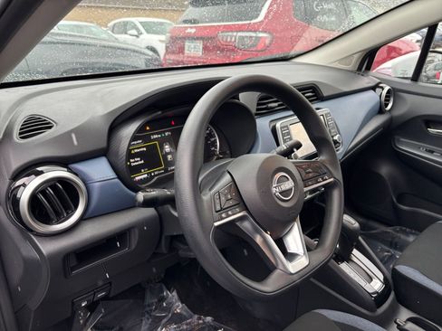 Used 2025 Nissan Versa SV image 32