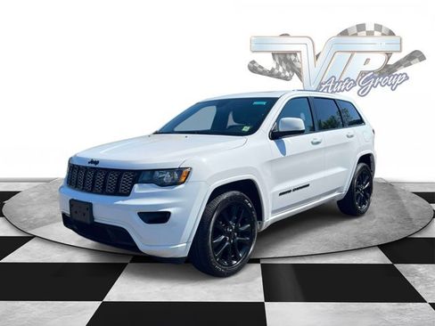 Used 2019 Jeep Grand Cherokee Altitude AWD/4WD image 4