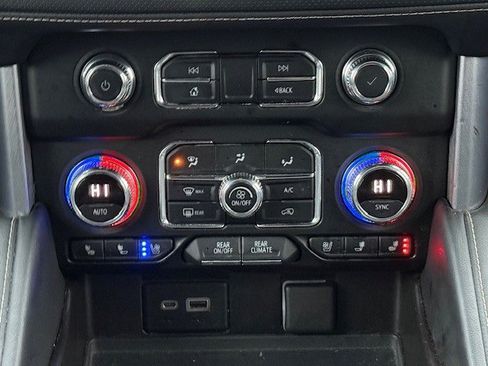 Used 2021 GMC Yukon XL SLT image 22