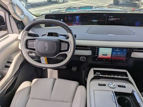 New 2026 Lincoln Navigator Reserve AWD/4WD image 23