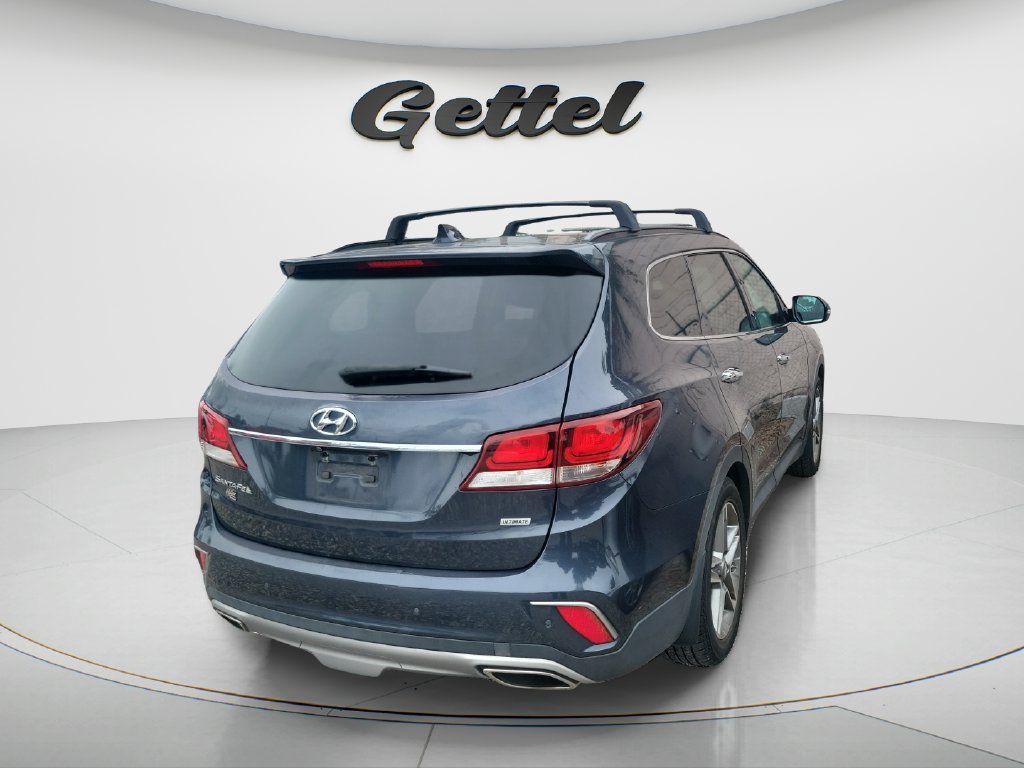 Used 2017 Hyundai Santa Fe FWD image 2