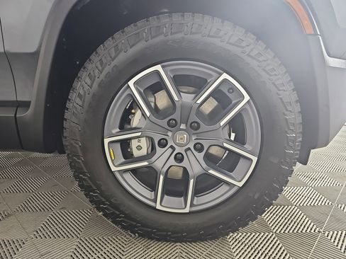 Used 2025 Rivian R1S Adventure image 12