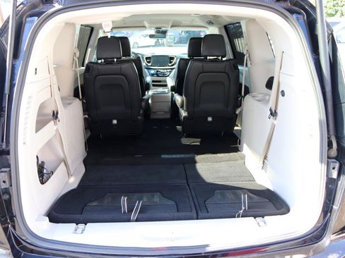 Used 2024 Chrysler Pacifica Touring-L FWD image 61
