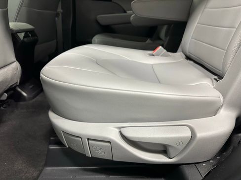 Used 2025 Toyota Highlander XLE image 50