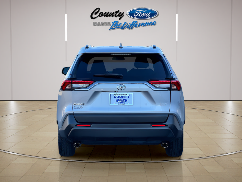 Used 2020 Toyota RAV4 XLE FWD image 4