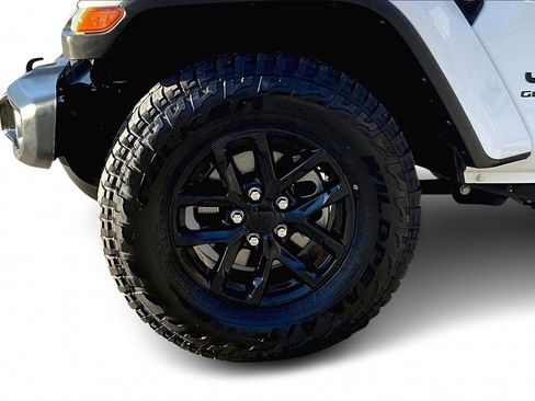 Certified 2022 Jeep Gladiator Sport image 30