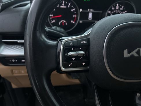 Used 2023 Kia Carnival LX image 13