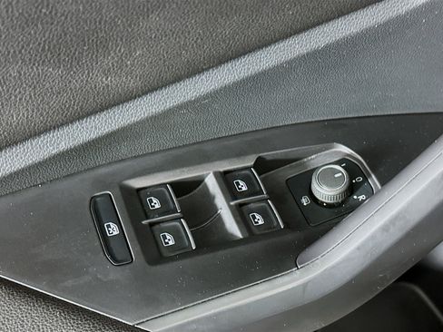 Used 2024 Volkswagen Jetta SE image 15