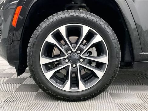 Used 2022 Jeep Grand Cherokee L Overland w/ Luxury Tech Group IV AWD/4WD image 10