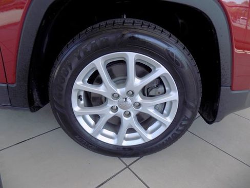 Certified 2017 Jeep Cherokee Latitude image 10