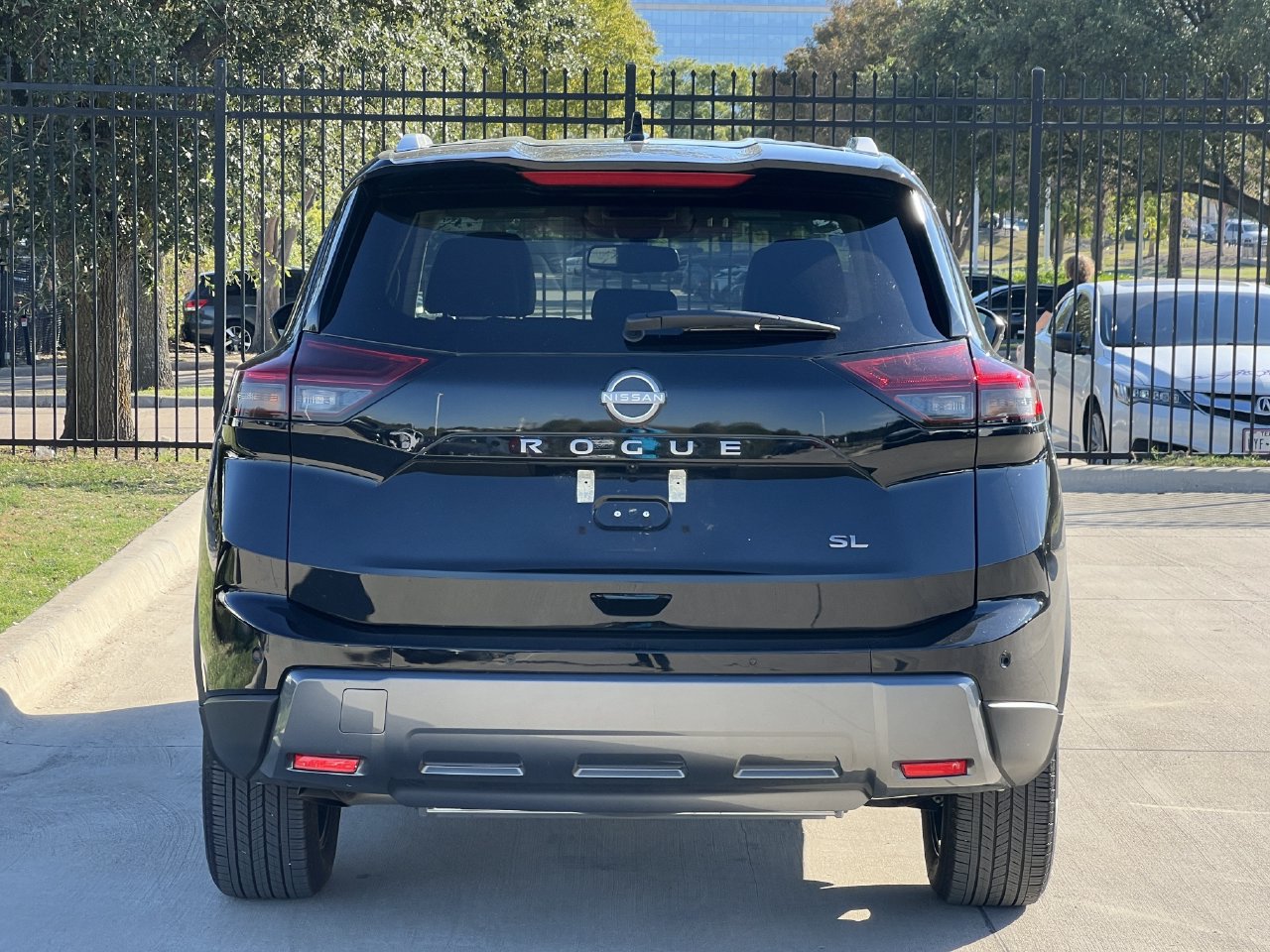 Used 2026 Nissan Rogue SL FWD image 4
