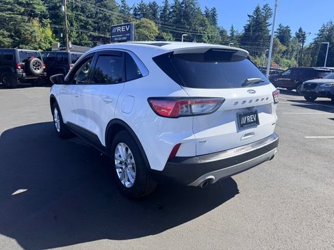 Used 2021 Ford Escape SE w/ Cold Weather Package AWD/4WD image 3