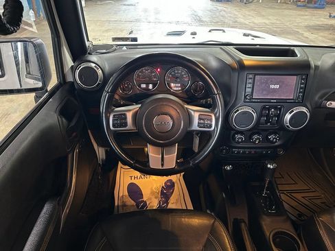 Used 2015 Jeep Wrangler Unlimited Rubicon AWD/4WD image 24