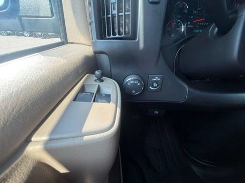 Certified 2025 Chevrolet Express 2500 RWD image 16