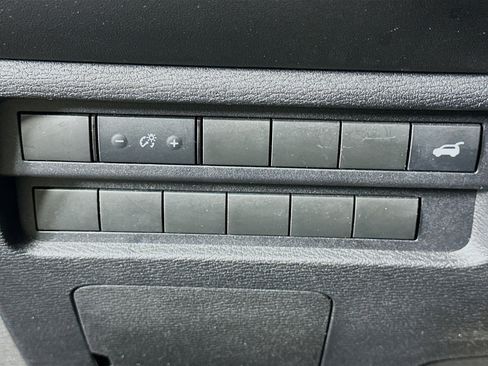 Used 2024 Mitsubishi Outlander SE image 17