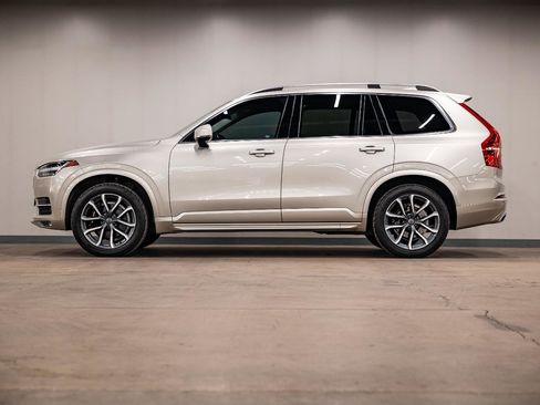 Used 2017 Volvo XC90 T6 Momentum w/ Momentum Plus Package image 2