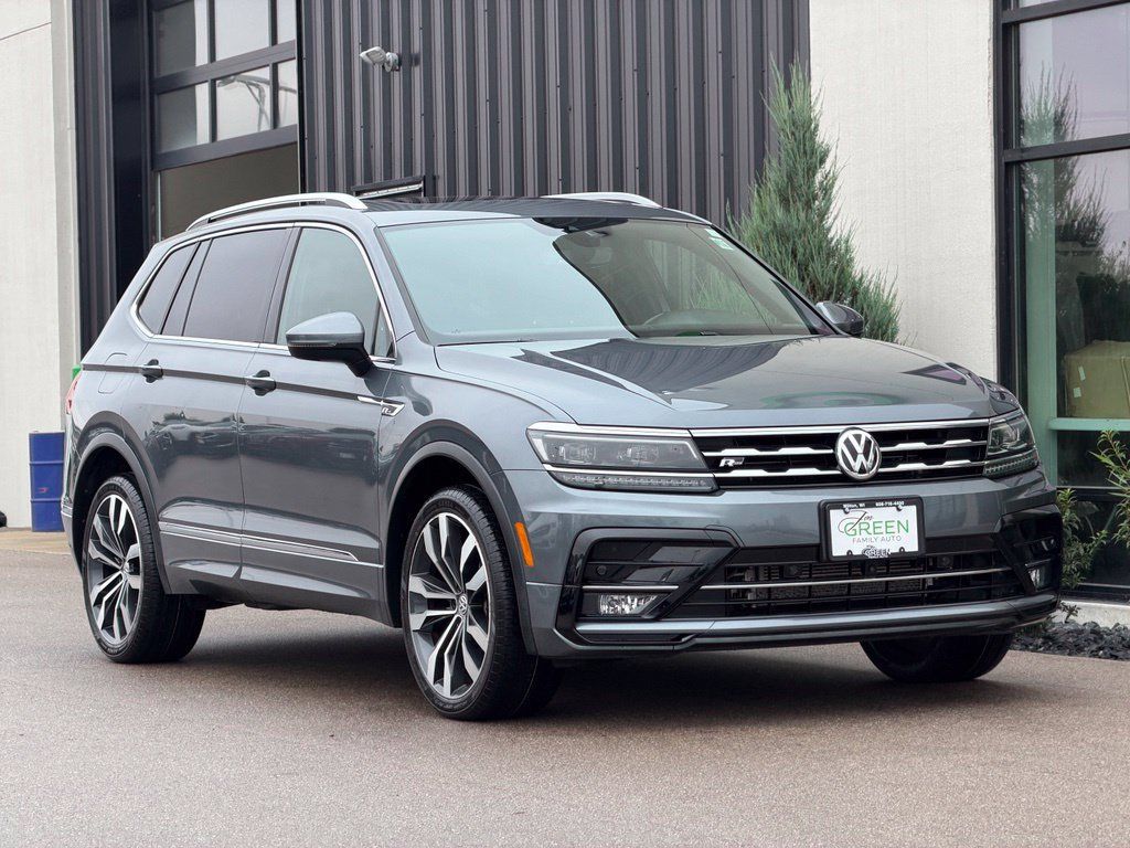 Used 2018 Volkswagen Tiguan SEL Premium w/ R-Line Package AWD/4WD image 4