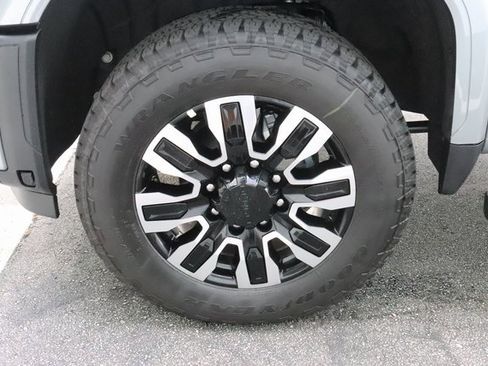 New 2025 GMC Sierra 2500 Denali Ultimate image 7