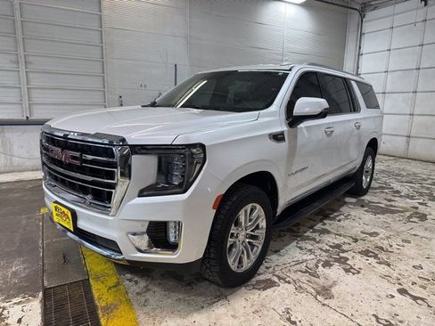 Used 2021 GMC Yukon XL SLT w/ Rear Media and Nav Package image 3