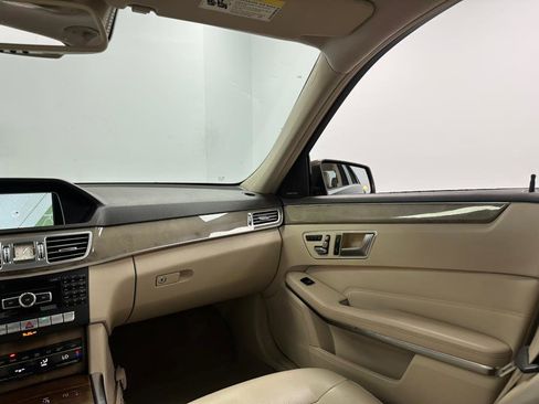 Used 2014 Mercedes-Benz E 350 4MATIC Sedan image 40