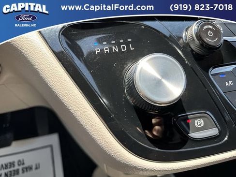 Used 2023 Chrysler Pacifica Touring-L FWD image 29
